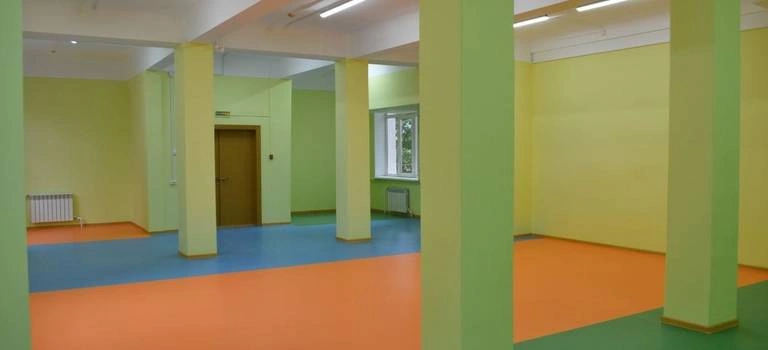 Компания ООО «Саммит Моторс (Владивосток) приняла активное участие в восстановлении спортзала школы № 28
